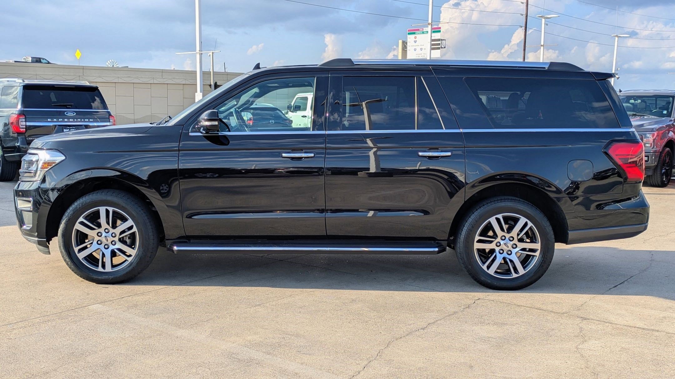 Used 2023 Ford Expedition Max Limited image 7