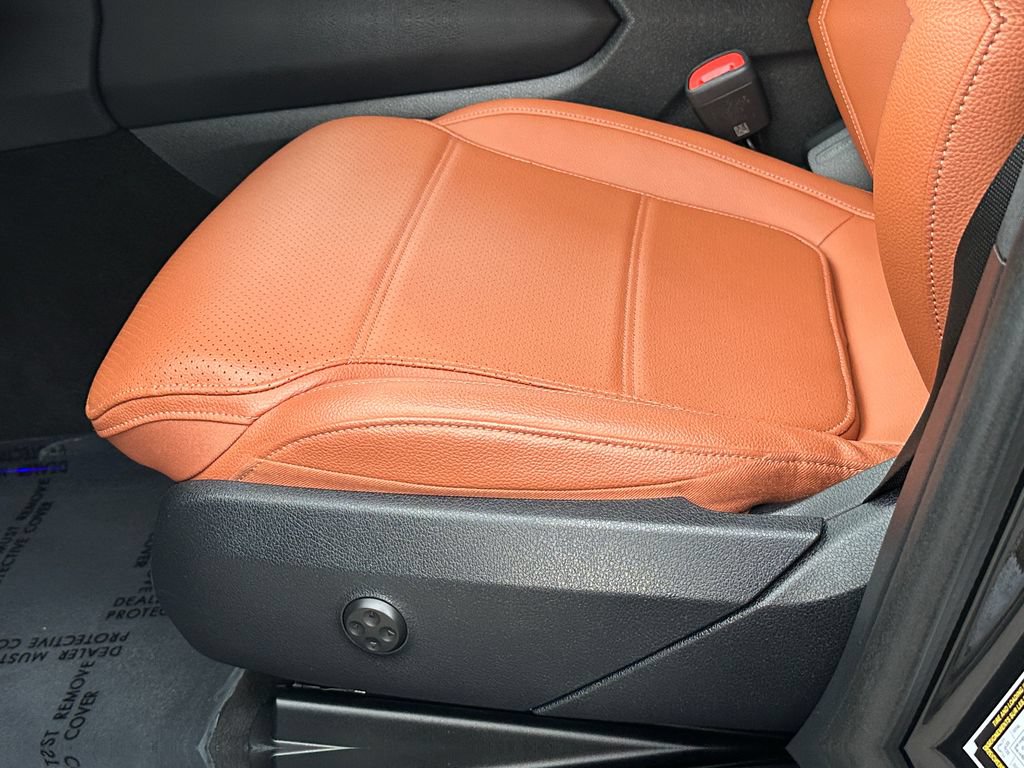 Used 2025 Mercedes-Benz GLC 300 4MATIC image 18