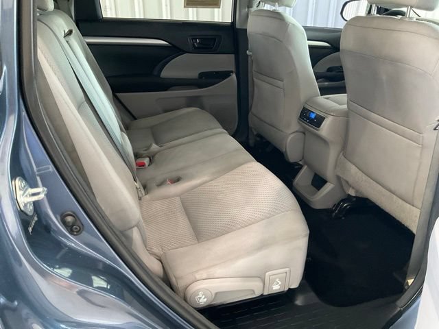 Used 2014 Toyota Highlander LE FWD image 21