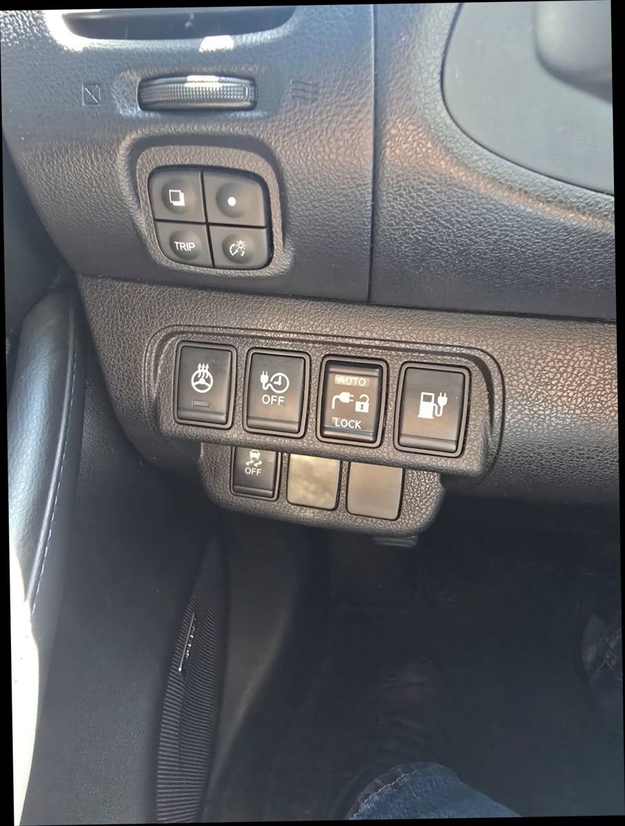 Used 2016 Nissan Leaf SL w/ Premium Package FWD image 23