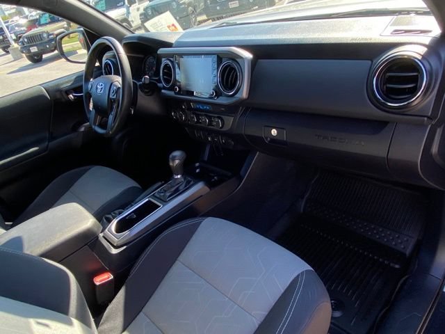 Used 2021 Toyota Tacoma TRD Off-Road AWD/4WD image 20
