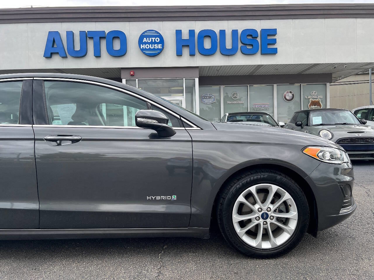 Used 2019 Ford Fusion SEL FWD image 39