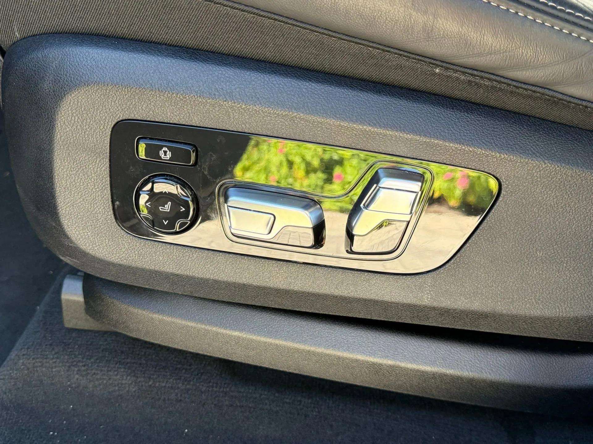 Used 2022 BMW X7 M50i image 42