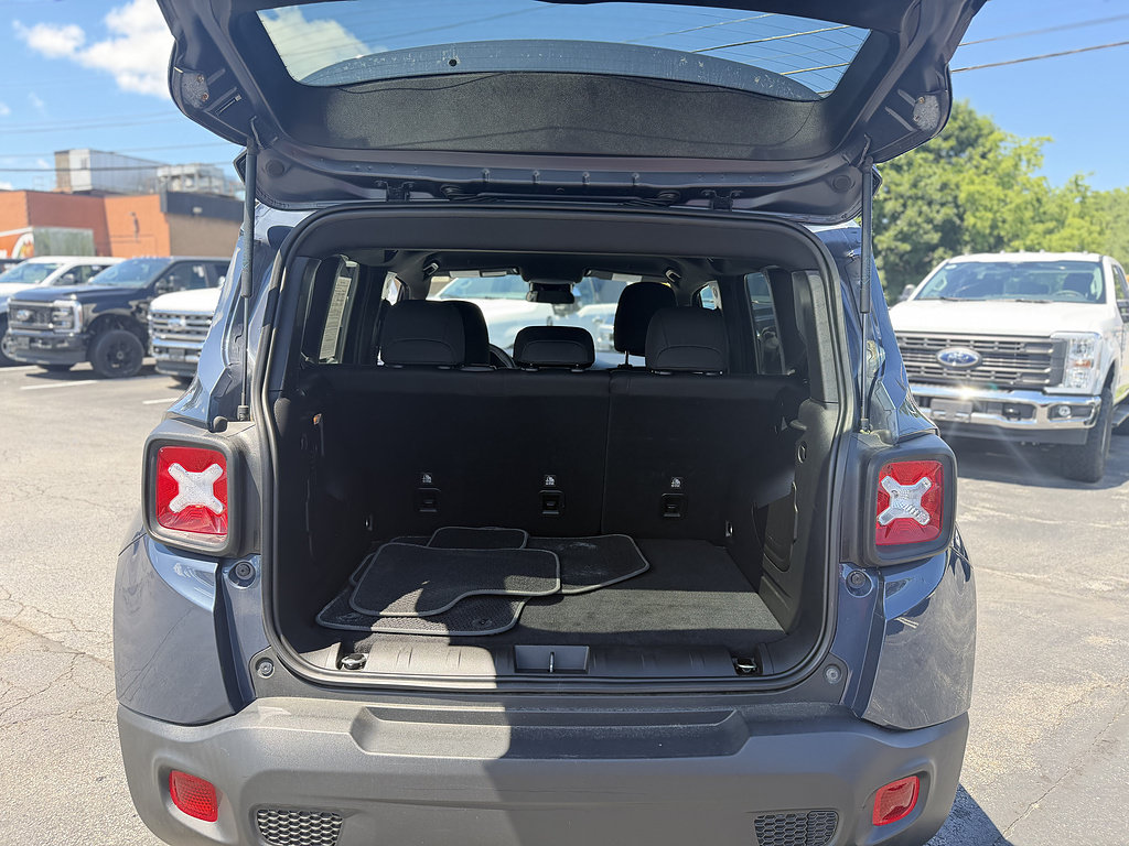 Used 2021 Jeep Renegade Latitude AWD/4WD image 7