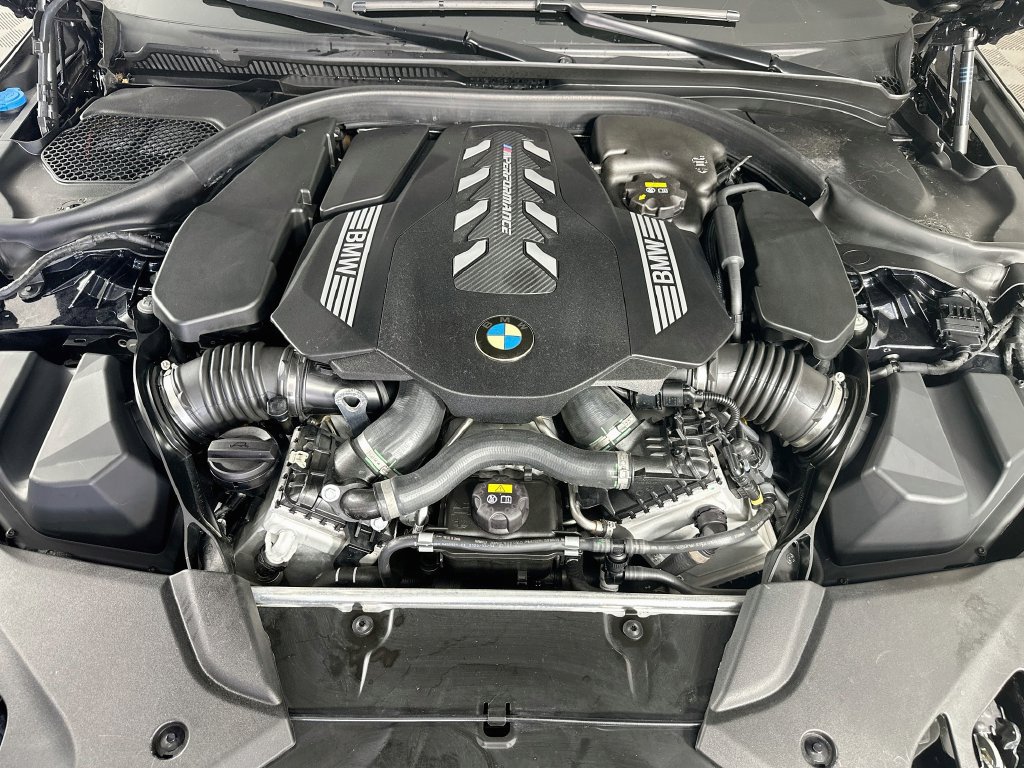 Used 2020 BMW M550i xDrive AWD/4WD image 39