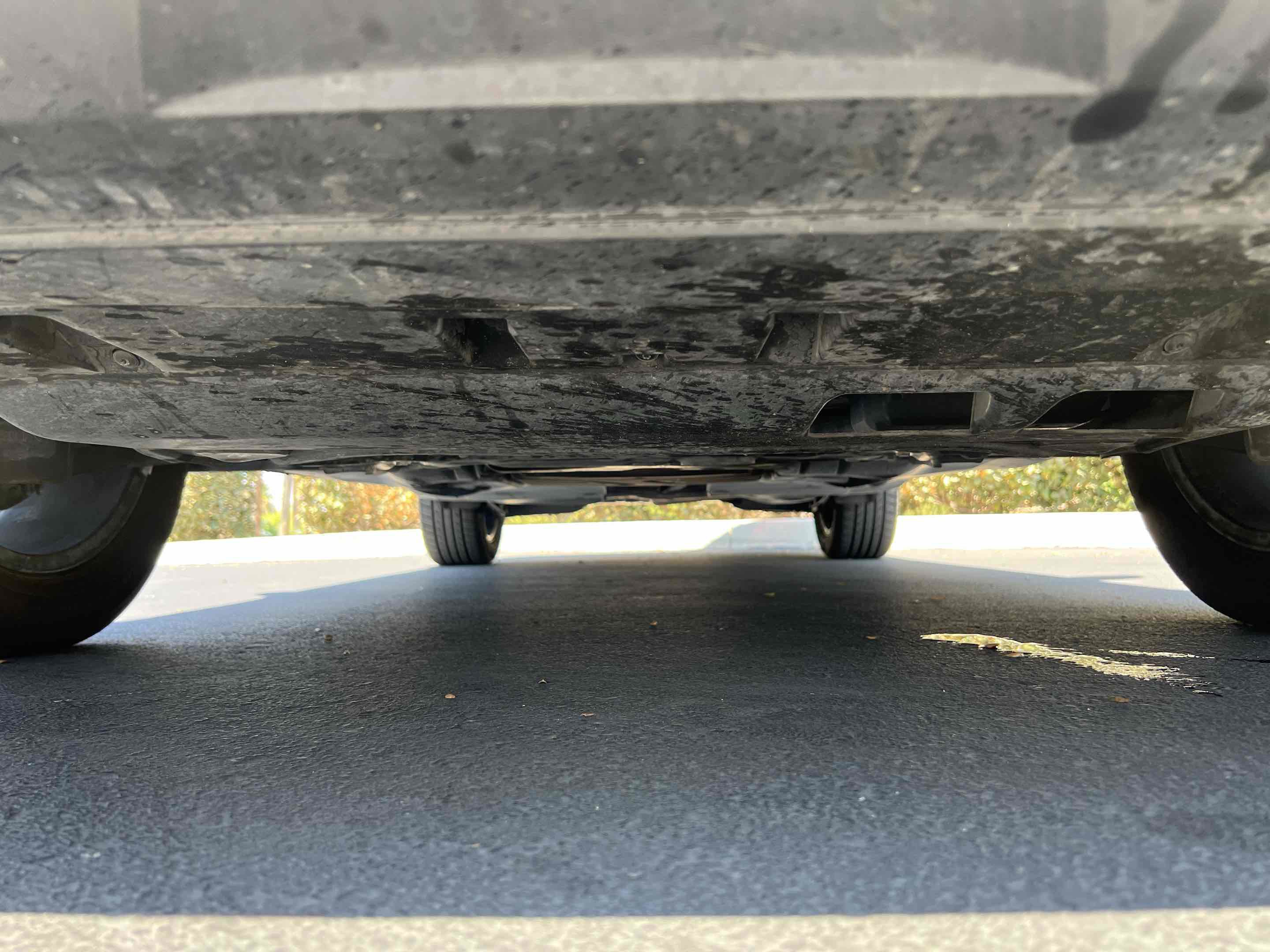 Used 2023 Volkswagen Tiguan SE w/ Panoramic Sunroof Package image 86