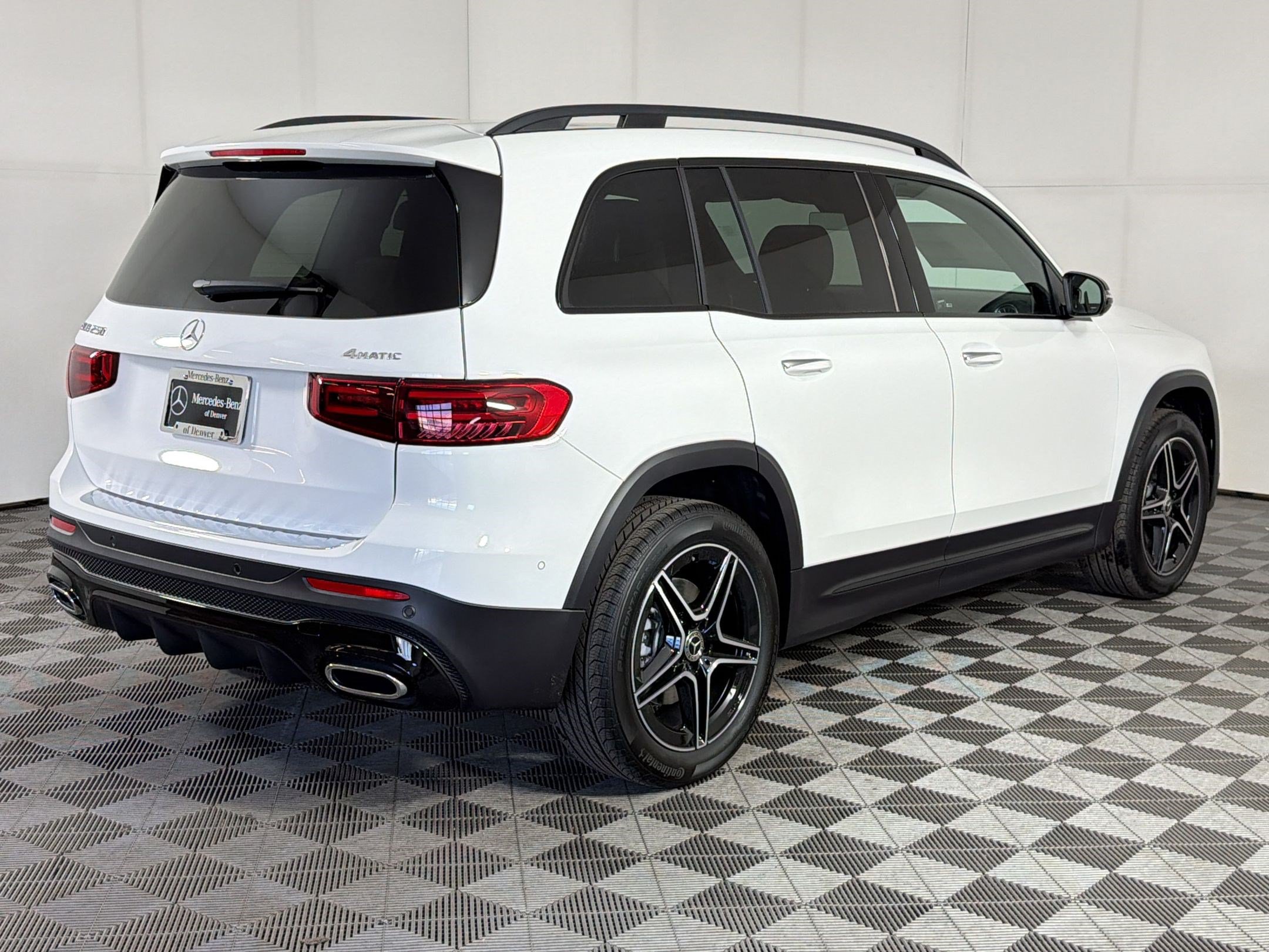 Used 2026 Mercedes-Benz GLB 250 4MATIC image 9