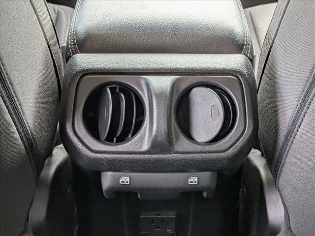Used 2023 Jeep Gladiator Overland AWD/4WD image 17