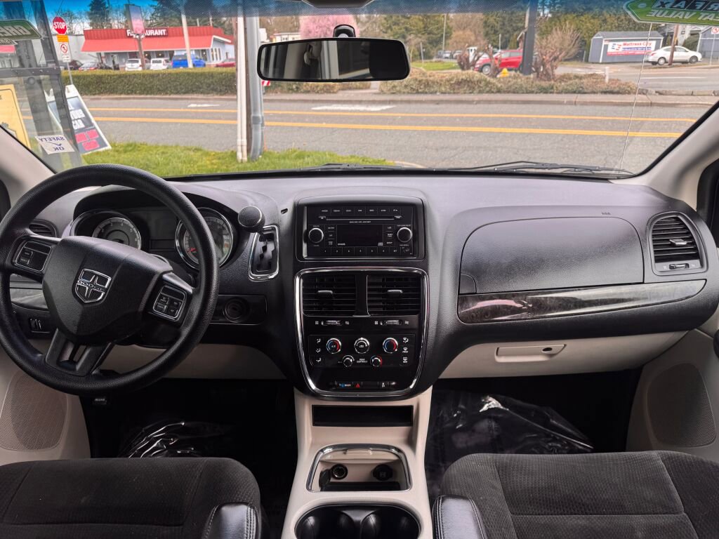 Used 2016 Dodge Grand Caravan SXT image 21
