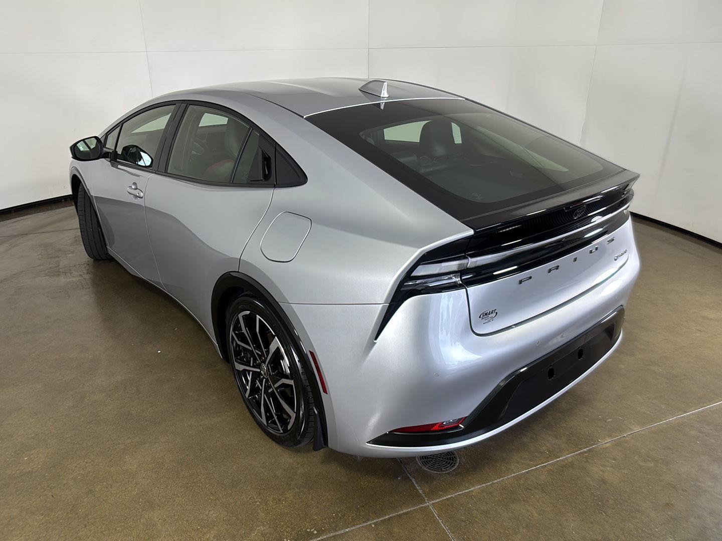 Used 2025 Toyota Prius Plug-In Hybrid FWD image 13