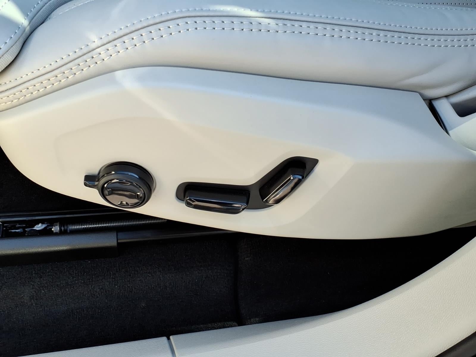 New 2027 Volvo XC60 B5 Ultra AWD/4WD image 6