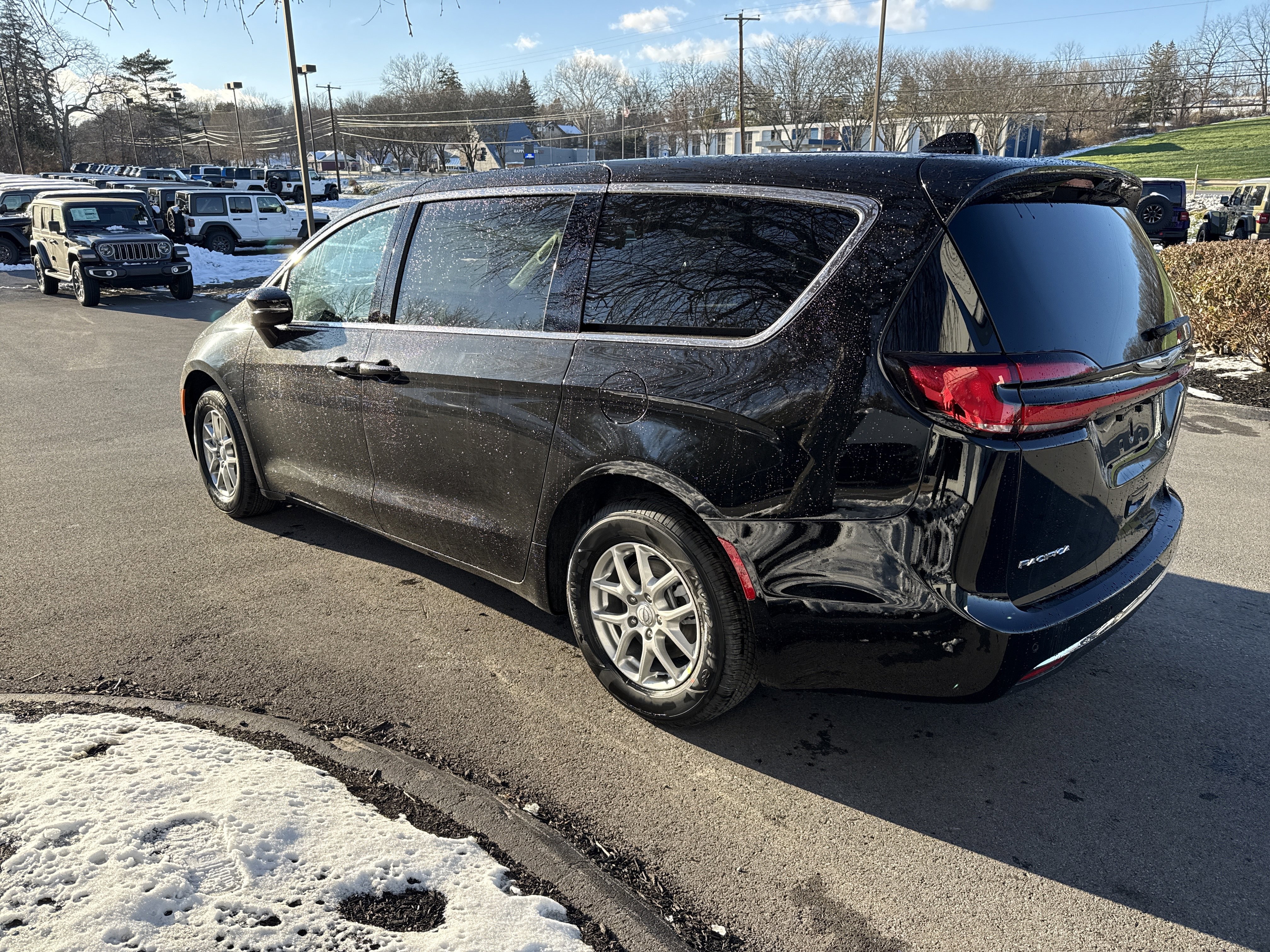New 2026 Chrysler Pacifica Select image 6