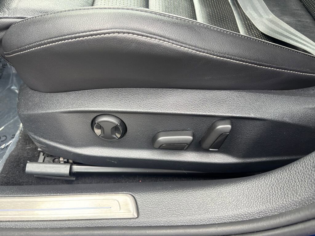 Used 2019 Volkswagen Golf R 4-Door image 20