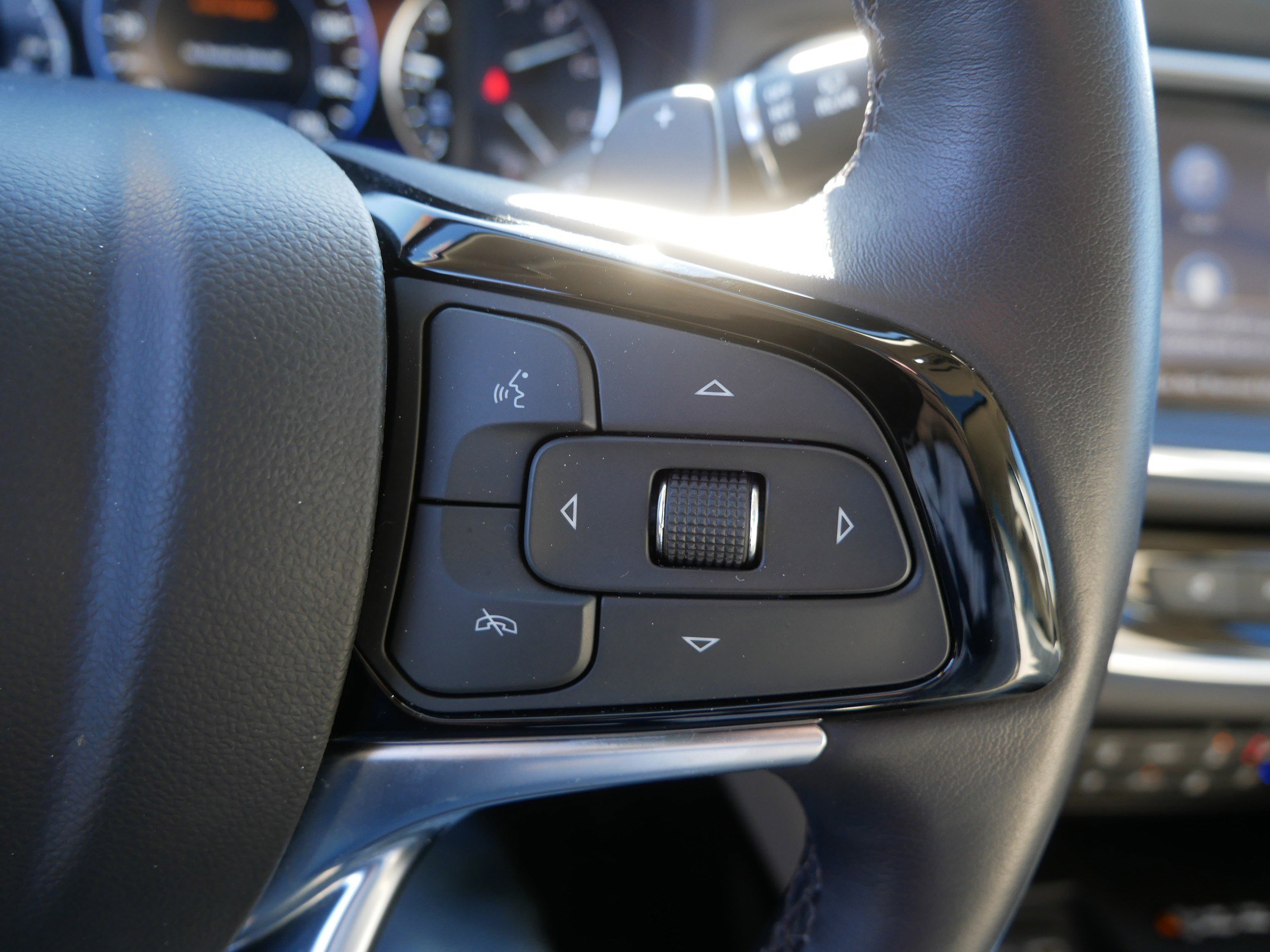 Used 2023 Buick Enclave Avenir w/ Avenir Technology Package image 29