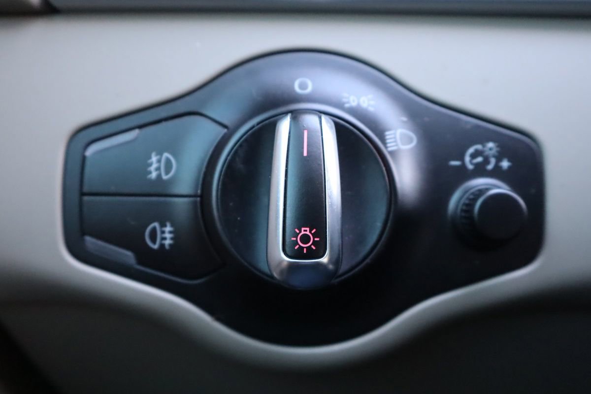 Used 2011 Audi A4 2.0T Premium image 34