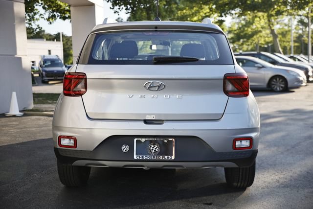 Used 2025 Hyundai Venue SEL FWD image 8