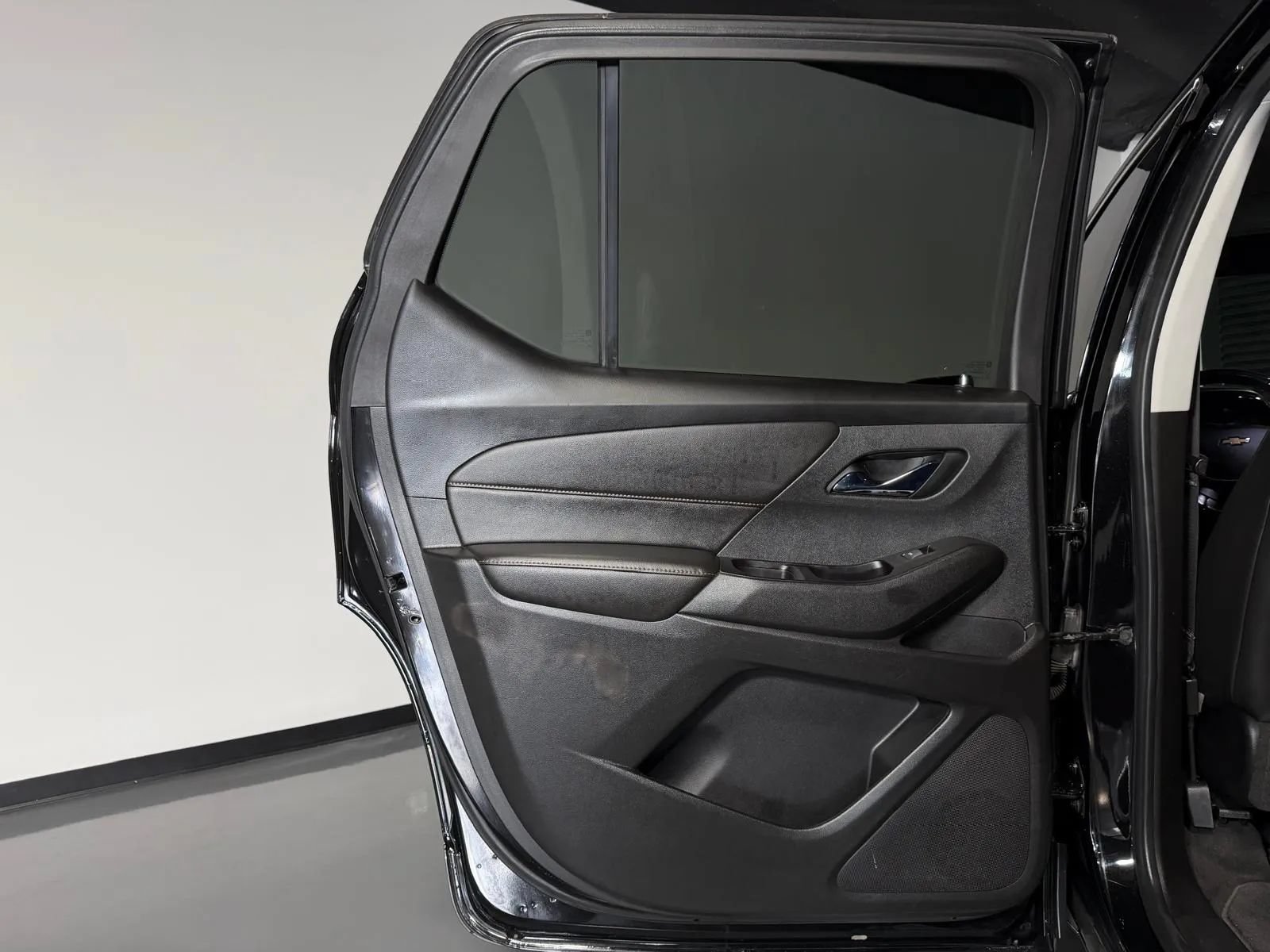 Used 2020 Chevrolet Traverse LT w/ LPO, Cargo Package FWD image 17
