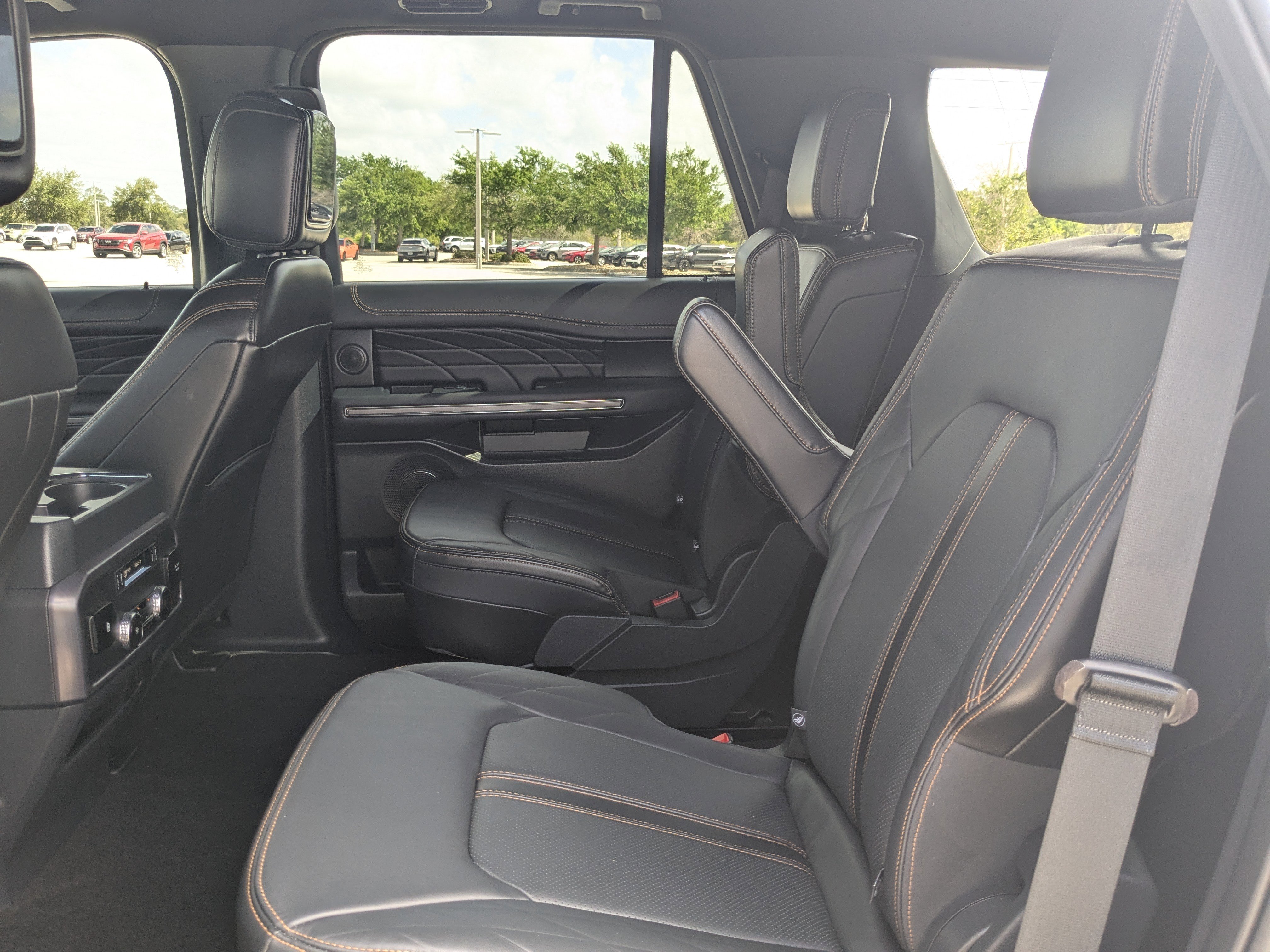 Used 2023 Ford Expedition Platinum image 19