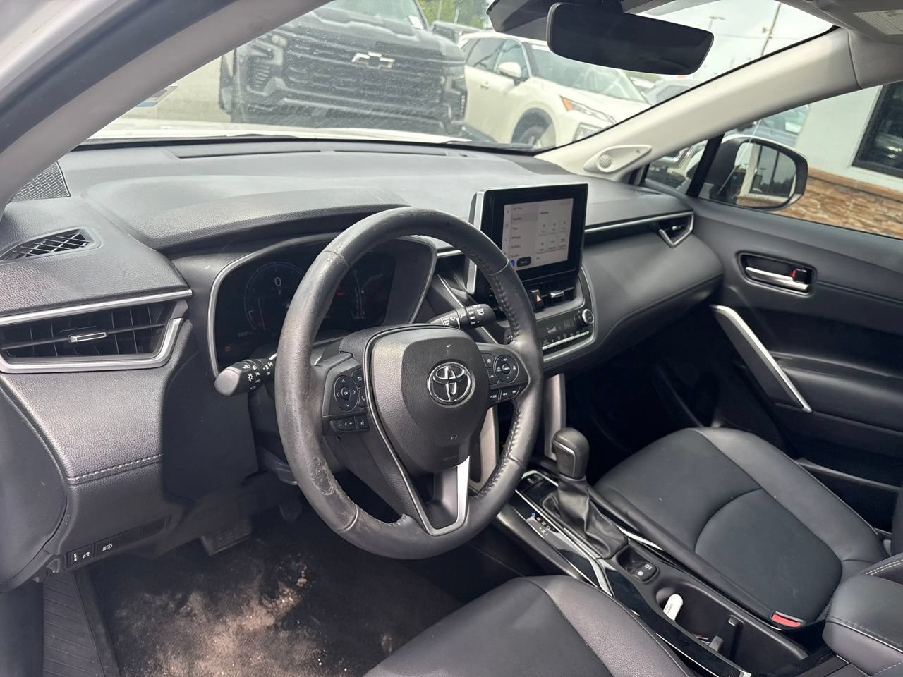 Used 2023 Toyota Corolla Cross XLE w/ Convenience Package AWD/4WD image 4