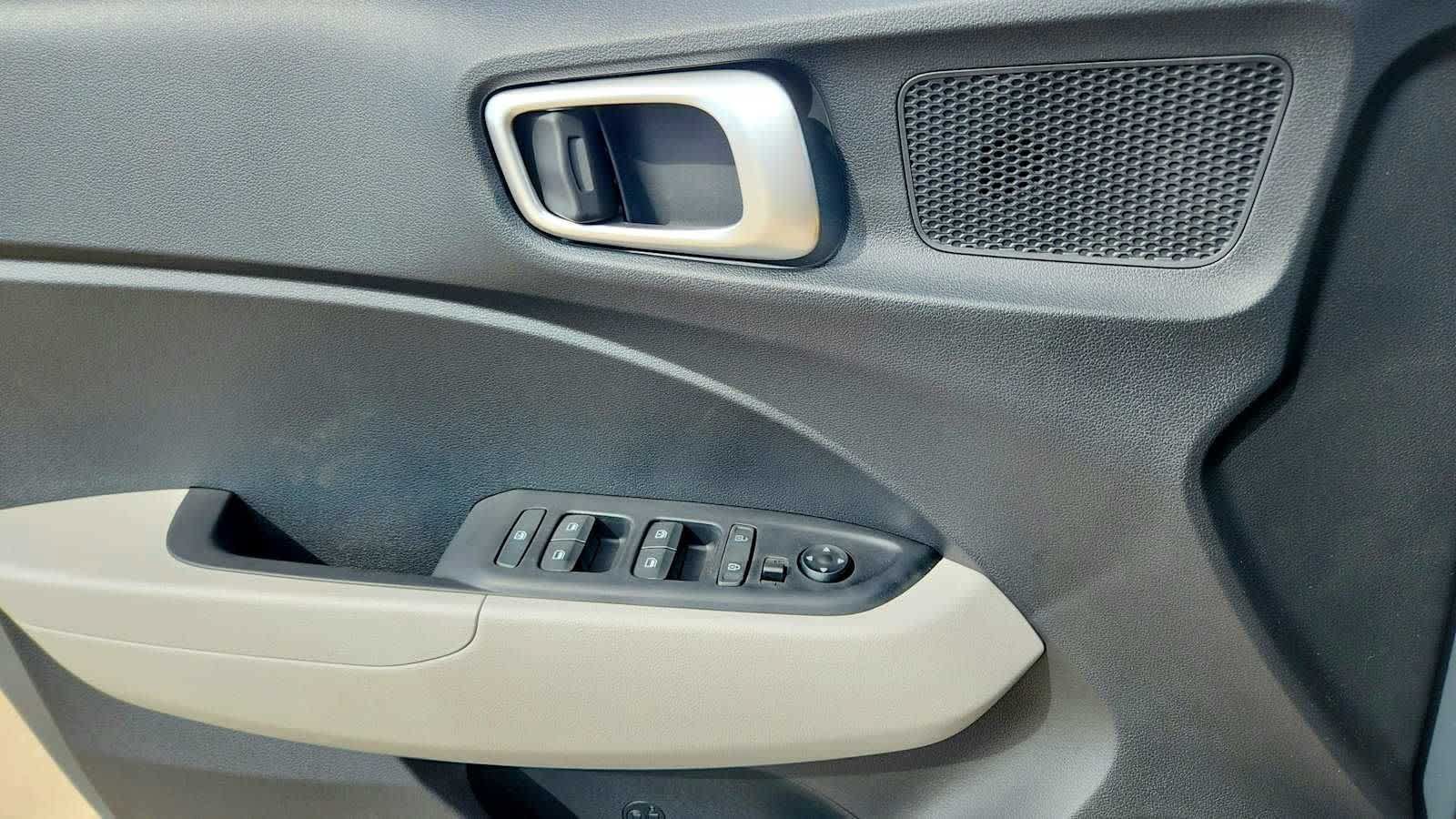 New 2026 Hyundai Venue SEL FWD image 19