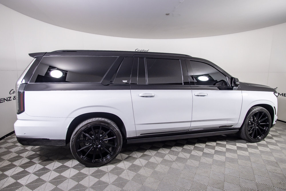 Used 2026 Cadillac Escalade ESV Sport w/ Touring Package AWD/4WD image 4