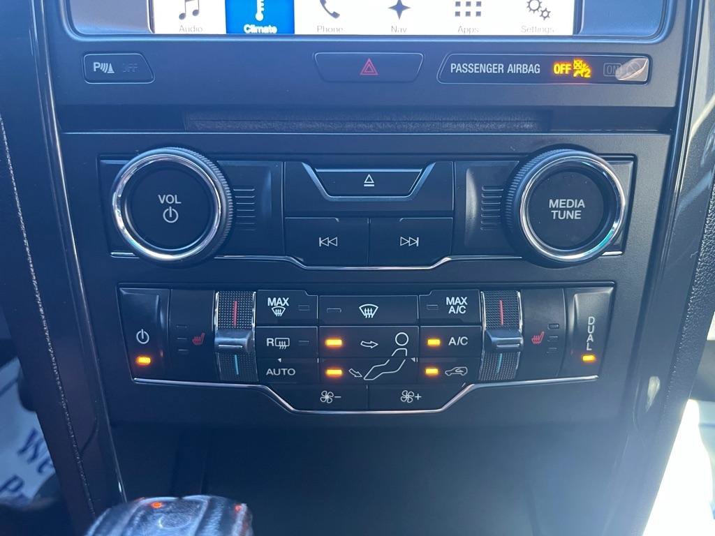 Used 2017 Ford Explorer XLT w/ Equipment Group 202A AWD/4WD image 14