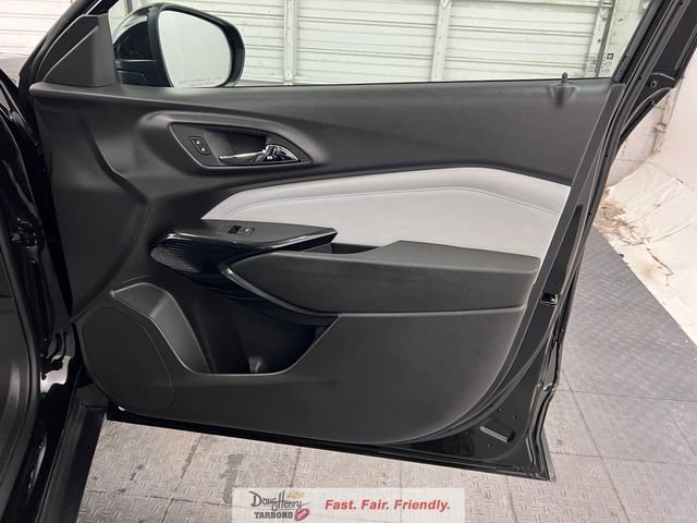 Used 2025 Chevrolet Trax LT image 38