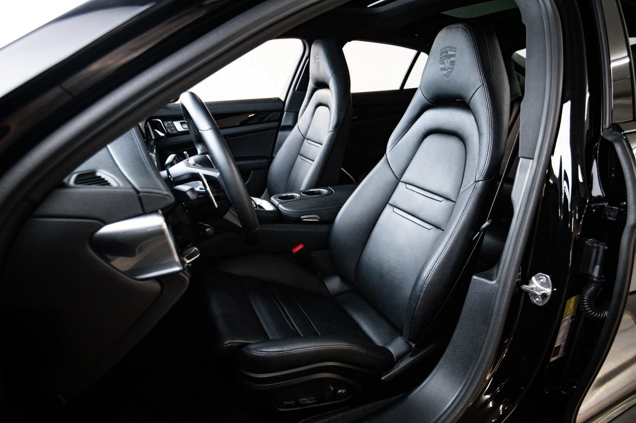 Certified 2023 Porsche Panamera image 5