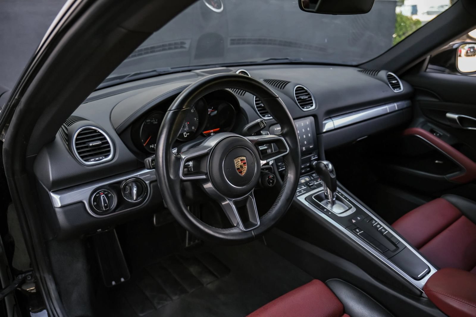 Used 2019 Porsche 718 Cayman S RWD image 2
