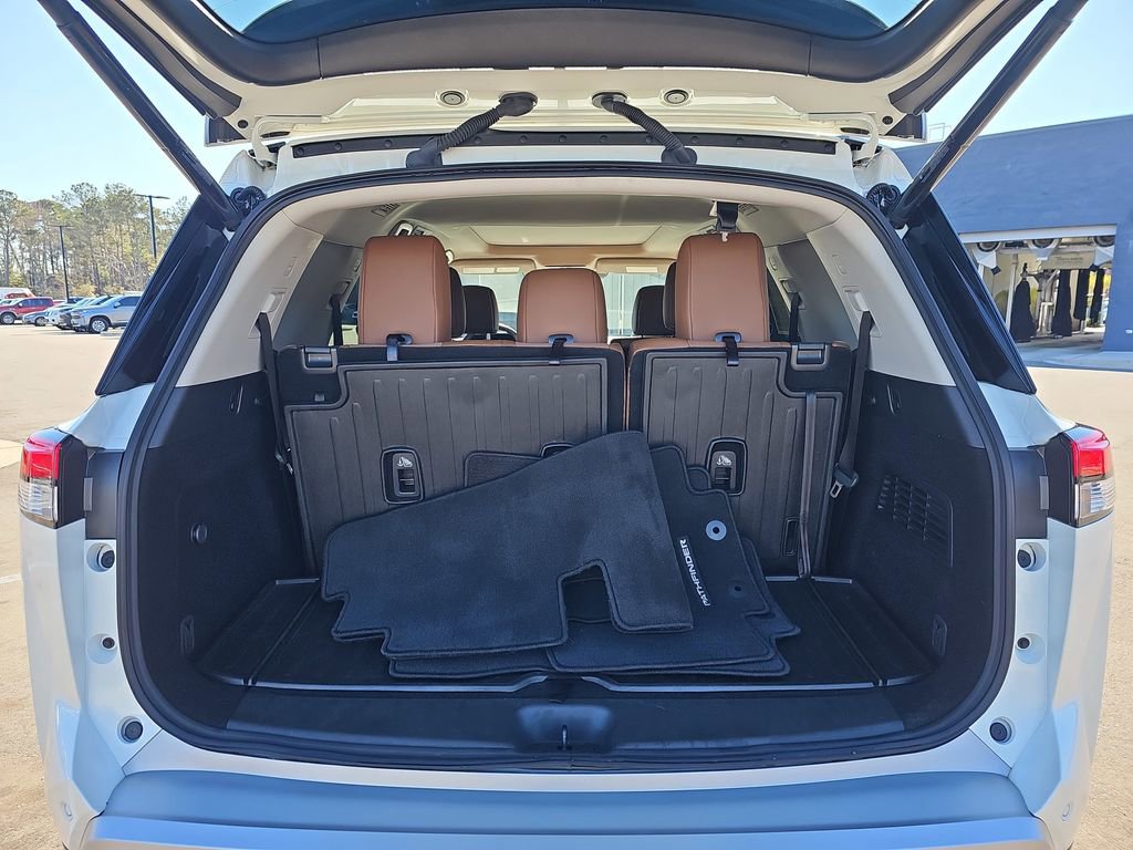 Used 2024 Nissan Pathfinder Platinum w/ Cargo Package image 15