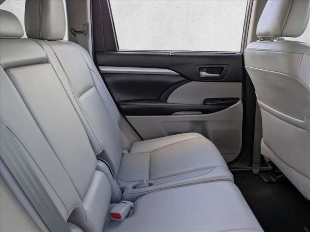 Used 2019 Toyota Highlander XLE image 23