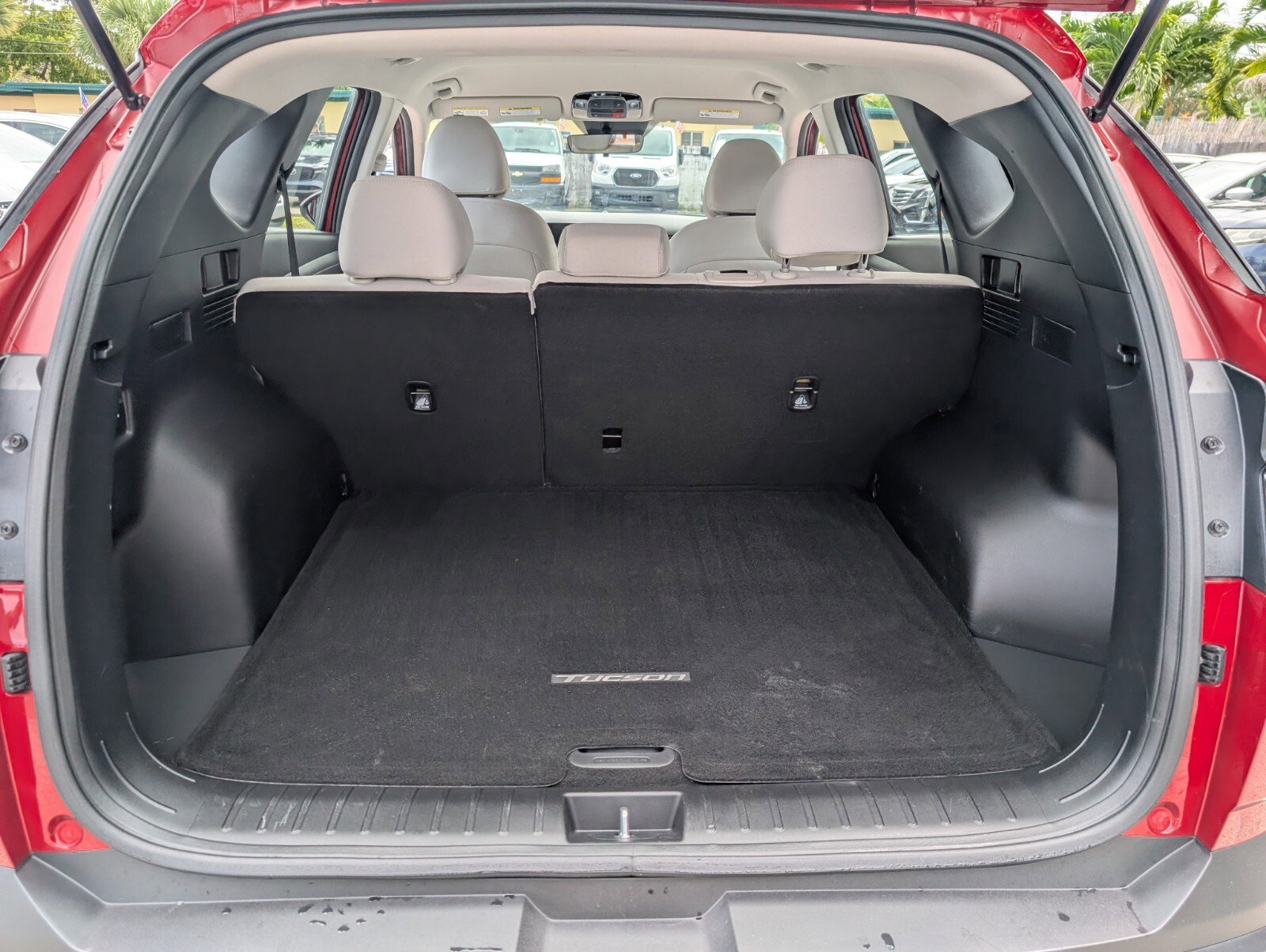 Used 2025 Hyundai Tucson SE image 16