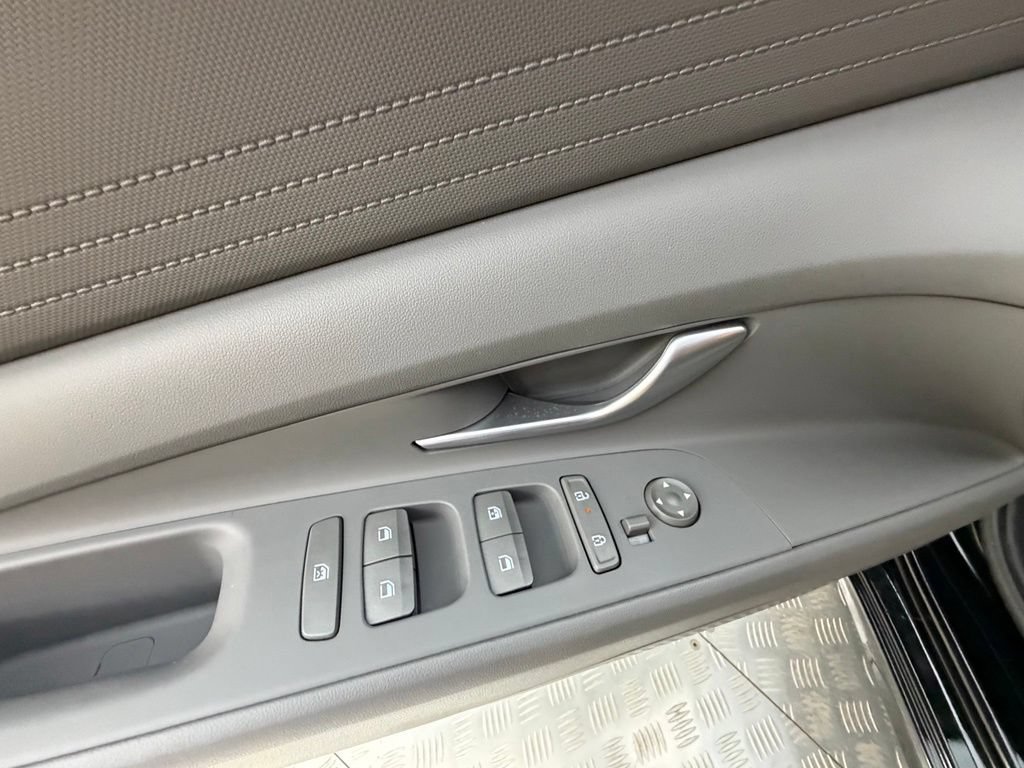 Used 2024 Hyundai Elantra SEL FWD image 38
