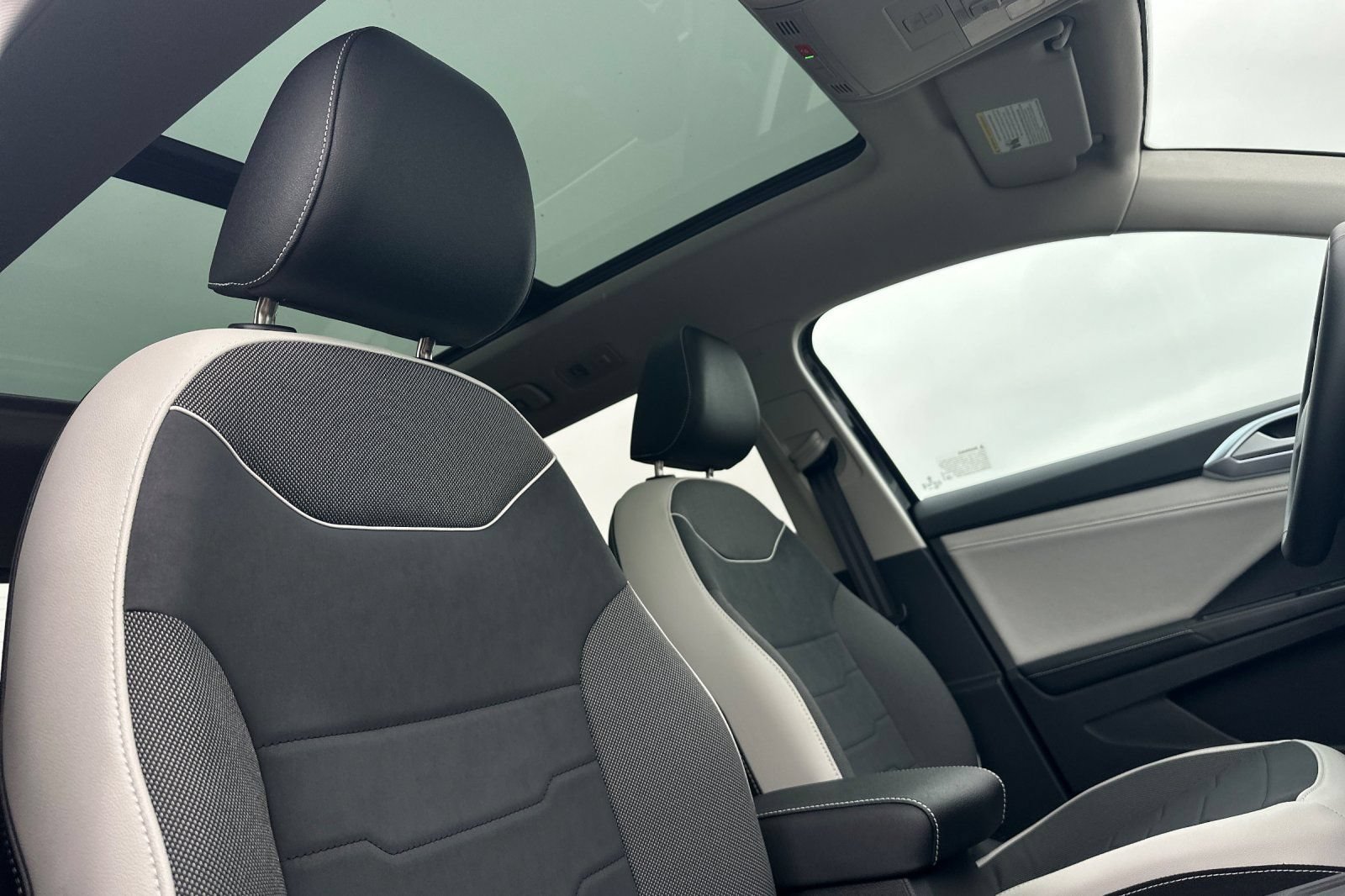 New 2026 Volkswagen Taos SE FWD image 17