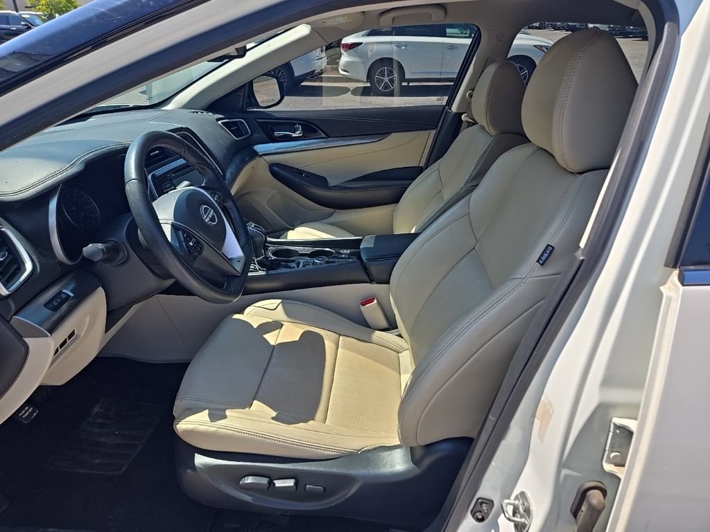 Used 2023 Nissan Maxima SV w/ Floor Mat Group FWD image 9