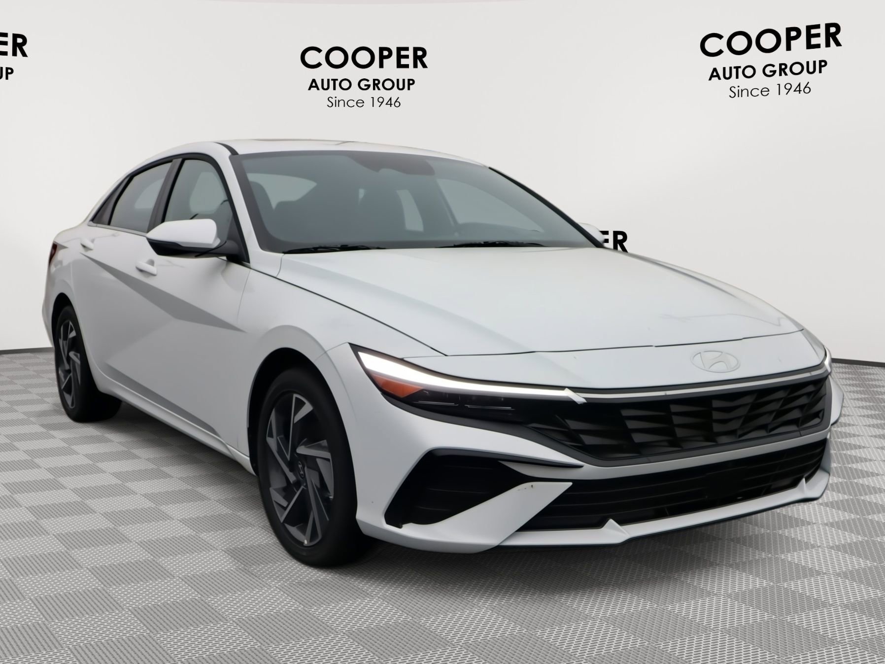 New 2025 Hyundai Elantra Limited w/ Cargo Package