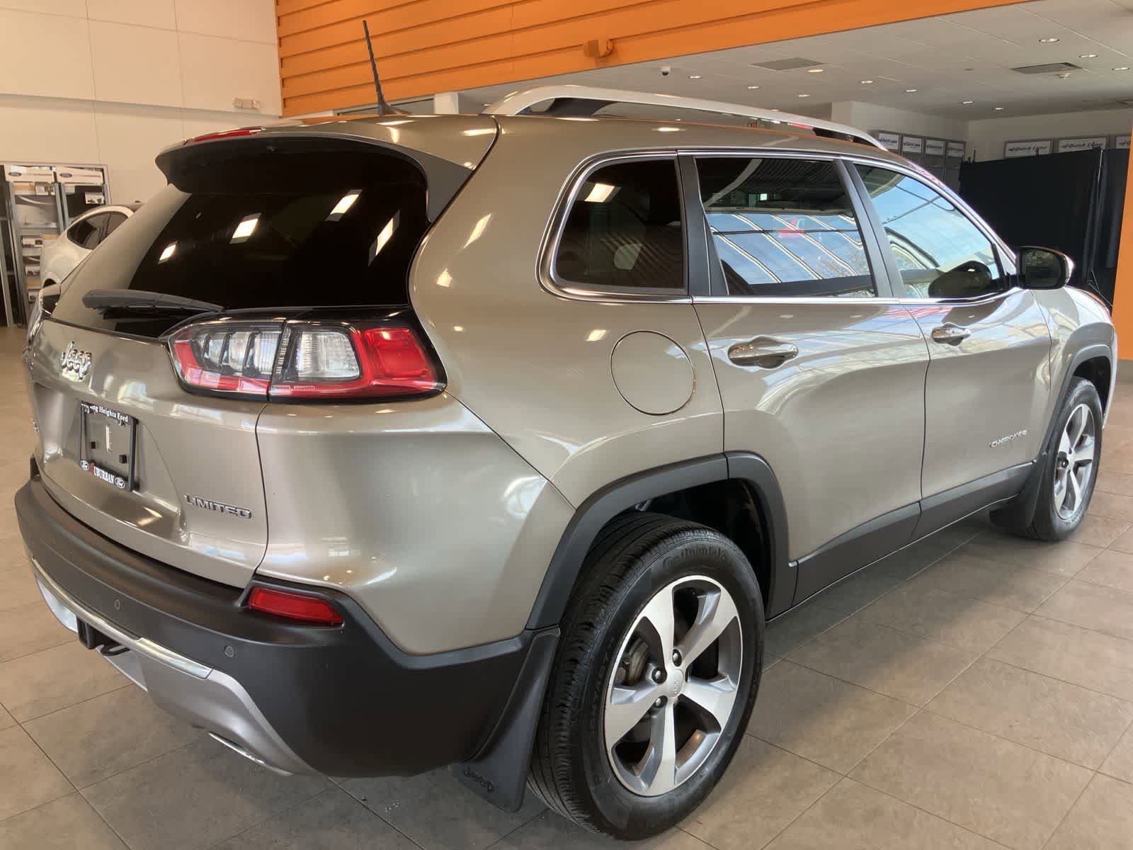 Used 2021 Jeep Cherokee Limited w/ Elite Package AWD/4WD image 5