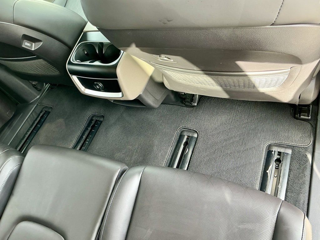 Used 2025 Kia Carnival EX image 26