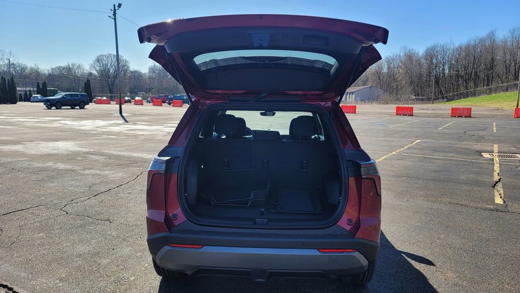 New 2026 Chevrolet Equinox LT w/ Safety and Technology Package FWD image 11