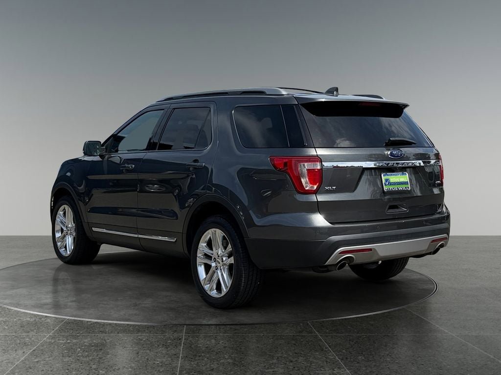 Used 2017 Ford Explorer XLT w/ Equipment Group 202A AWD/4WD image 8