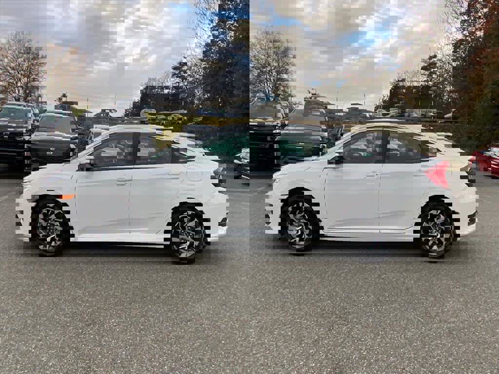 Used 2018 Honda Civic EX image 2