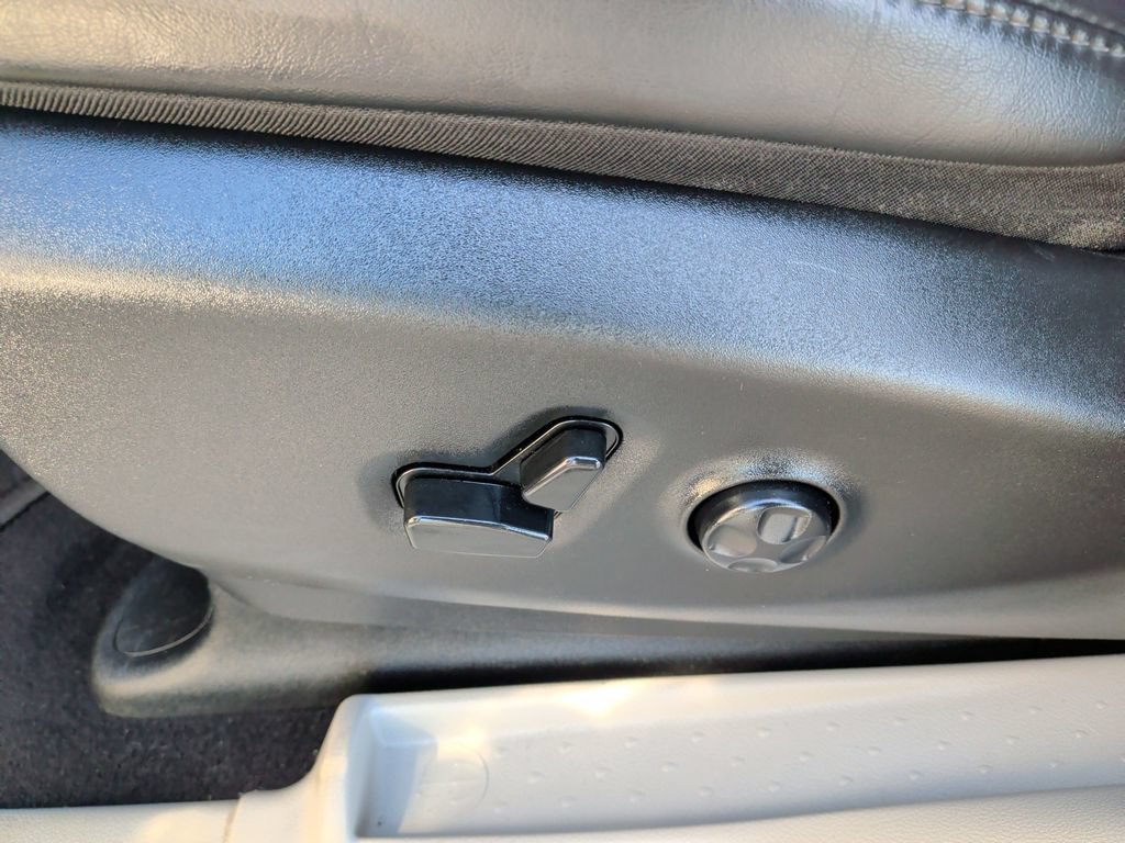 Used 2023 Chrysler Pacifica Touring-L FWD image 19
