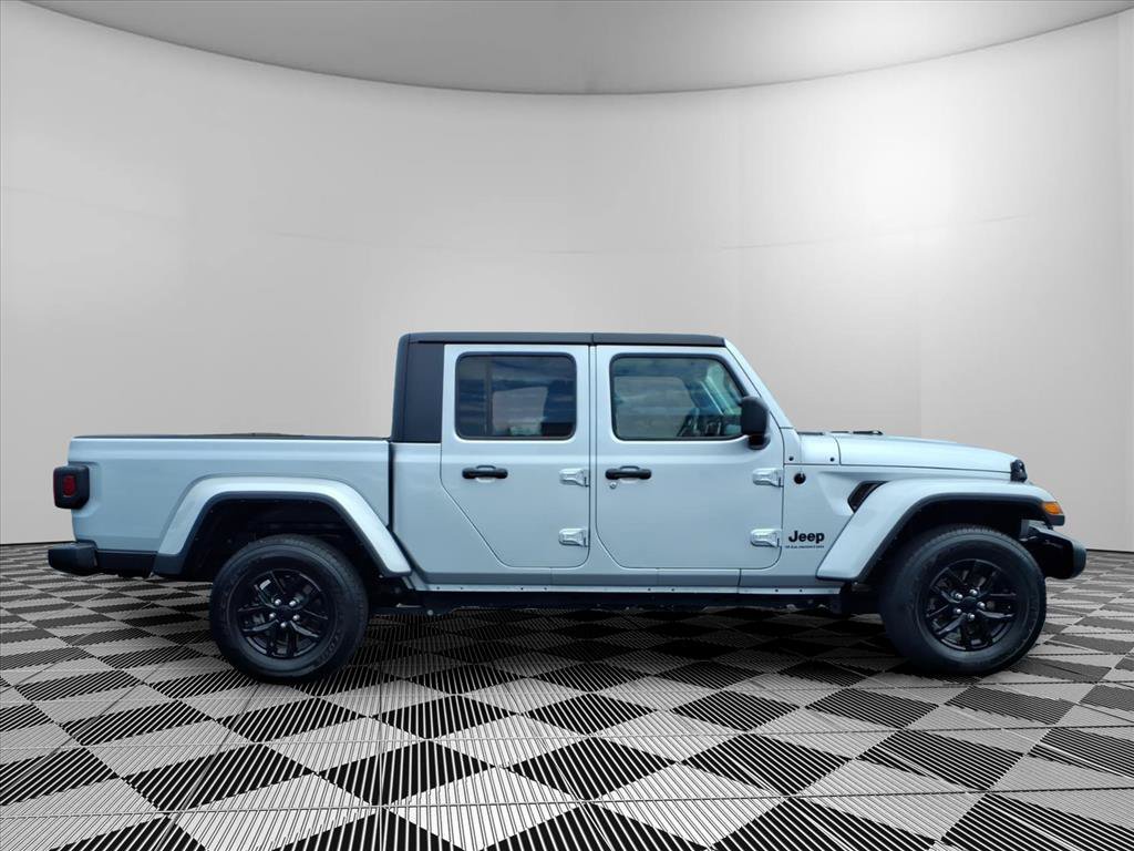 Certified 2023 Jeep Gladiator Sport AWD/4WD image 32