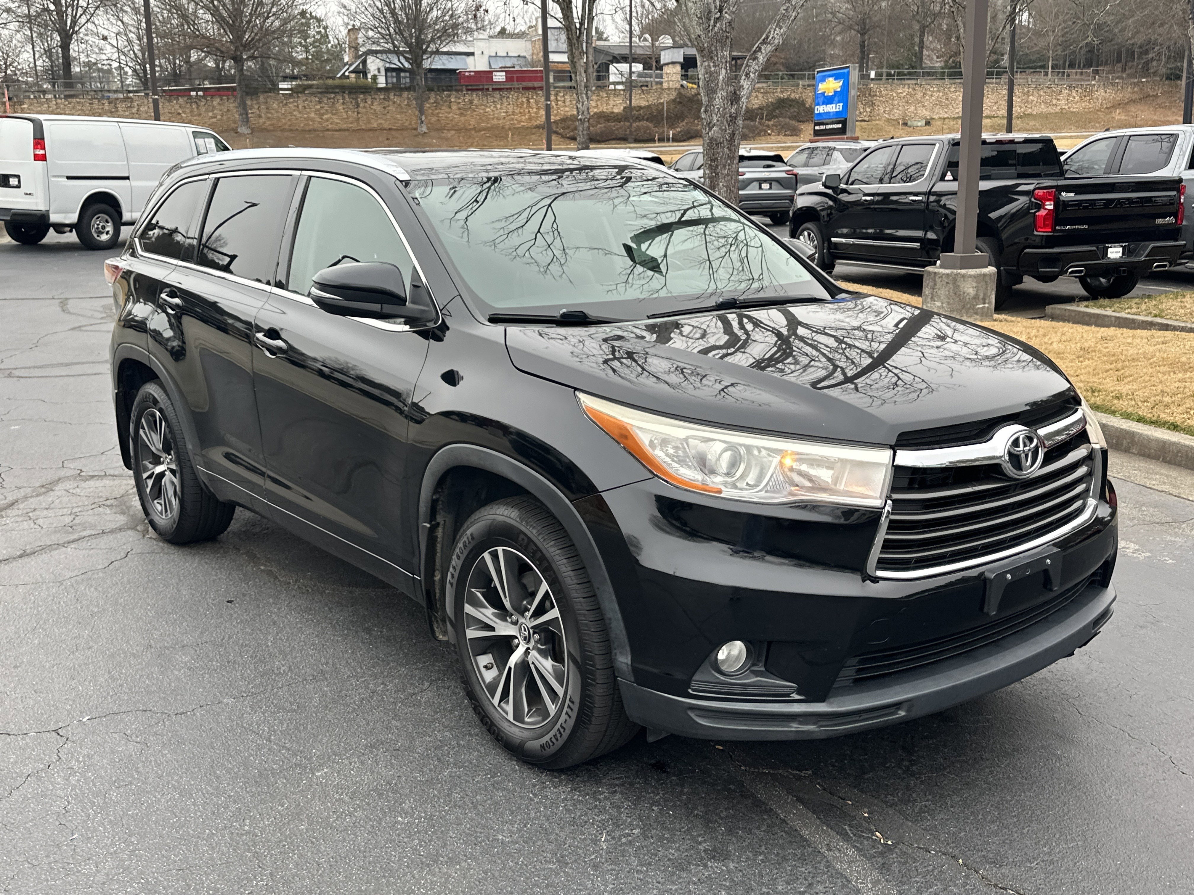 Used 2016 Toyota Highlander XLE image 3