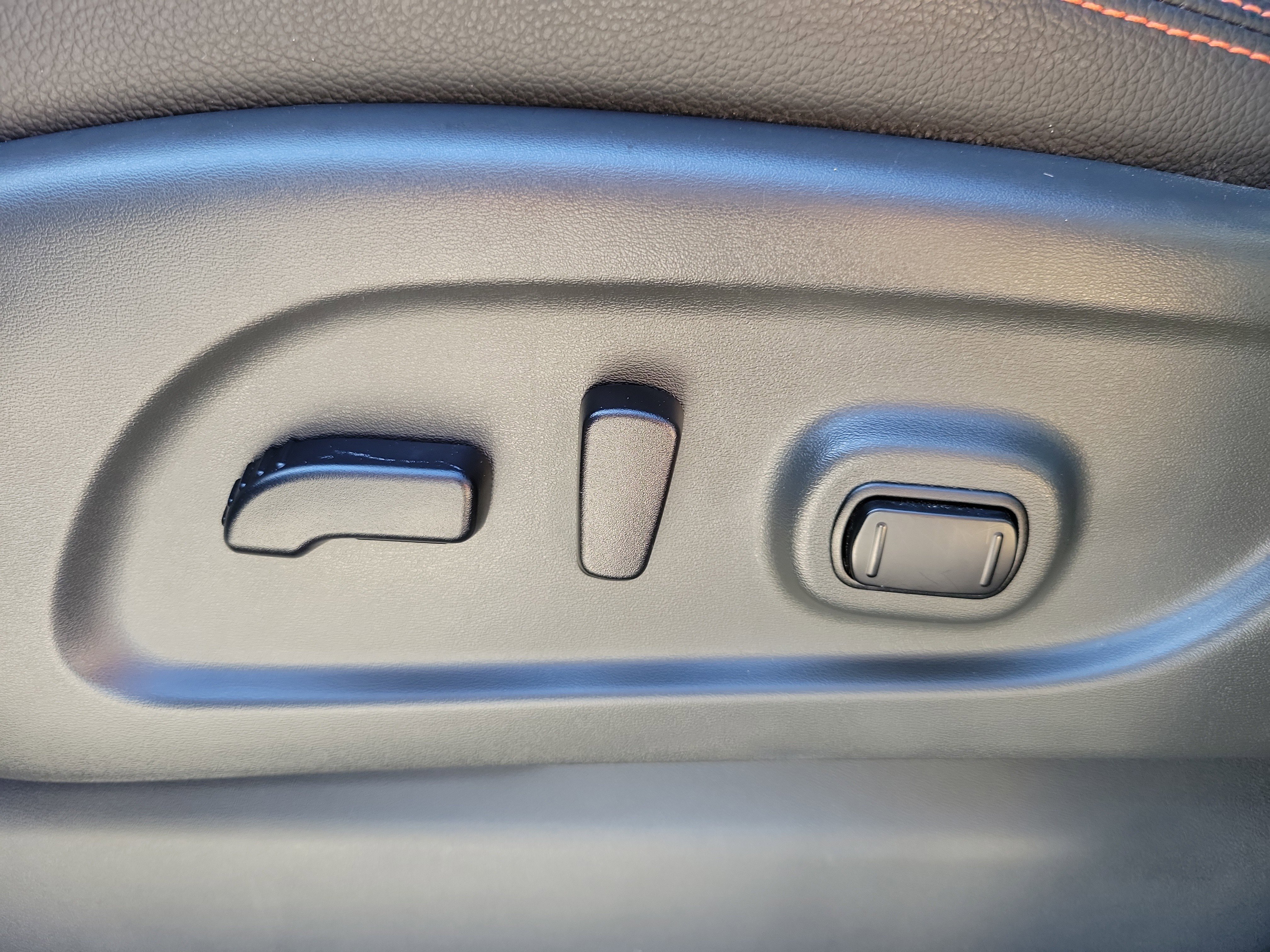 Used 2023 Nissan Titan PRO-4X w/ Pro-4x Convenience Package AWD/4WD image 12