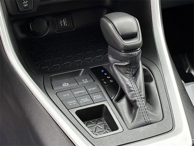 Used 2025 Toyota RAV4 XLE image 23