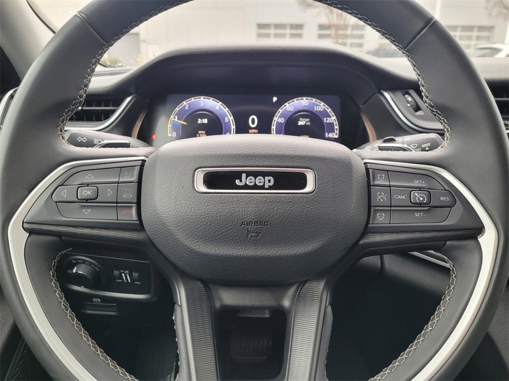 Used 2024 Jeep Grand Cherokee Laredo image 18