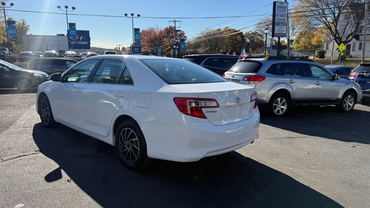 Used 2014 Toyota Camry L image 3