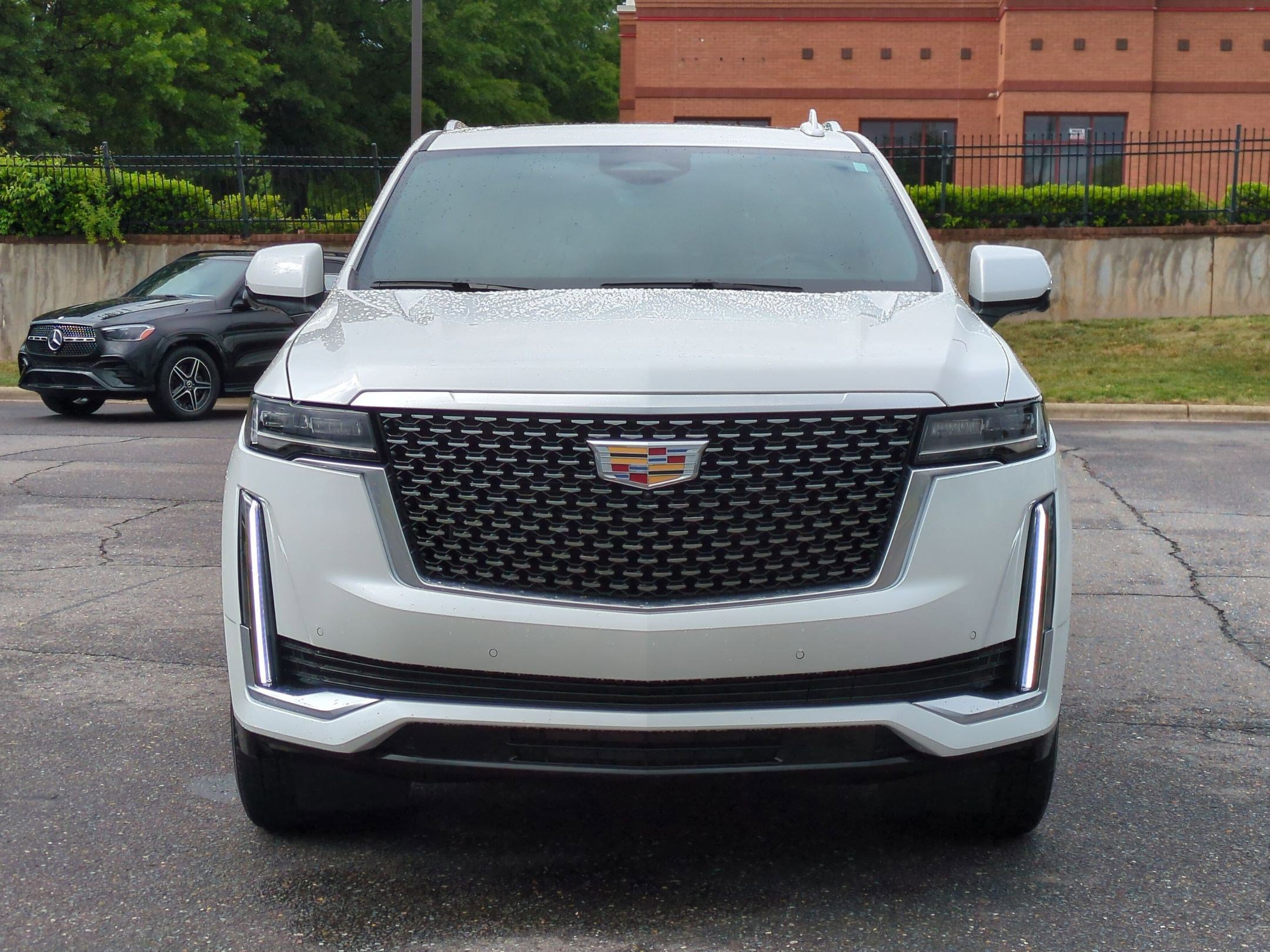 Used 2023 Cadillac Escalade Premium Luxury AWD/4WD image 9