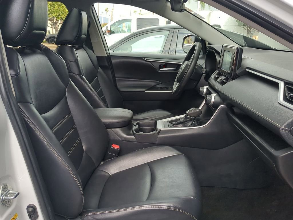 Used 2019 Toyota RAV4 XLE Premium w/ Carpet Mat Package FWD image 30